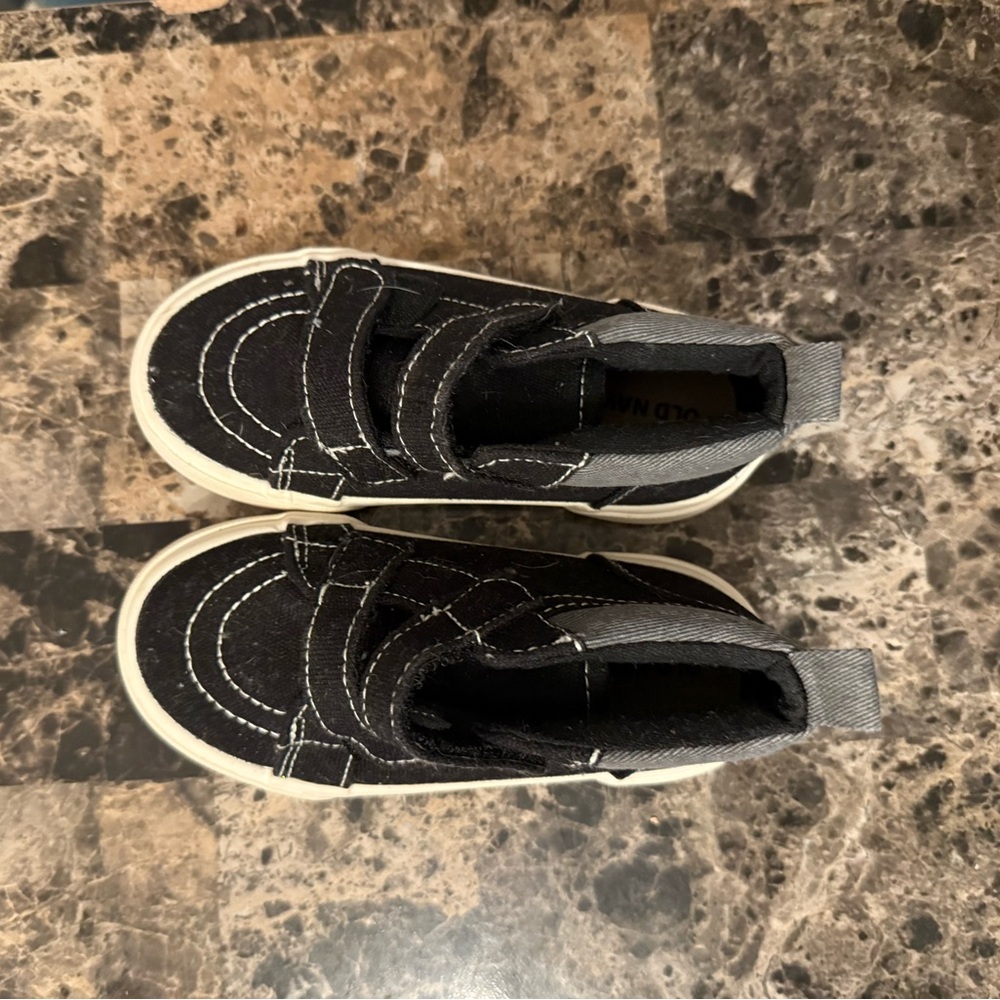 Old Navy Black and Gray Kids toddler Sneakers high top - Picture 3 of 7
